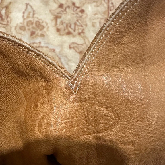 Justin women’s cowboy boots stylized and pointy with a beautiful brass tone. 7.5 - Picture 7 of 7